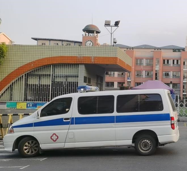 越秀救护车出租护送骨折病人一公里多少钱